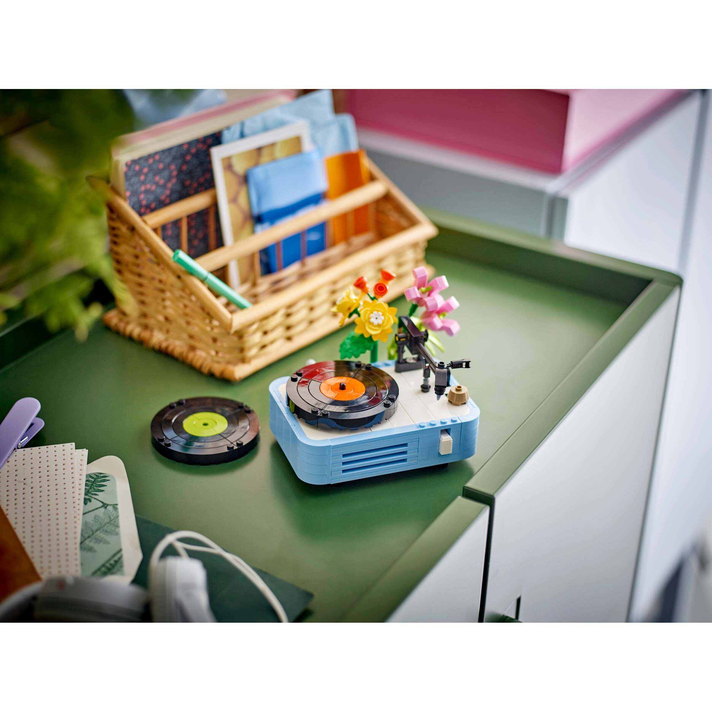 Record Player With Flowers - Image 7