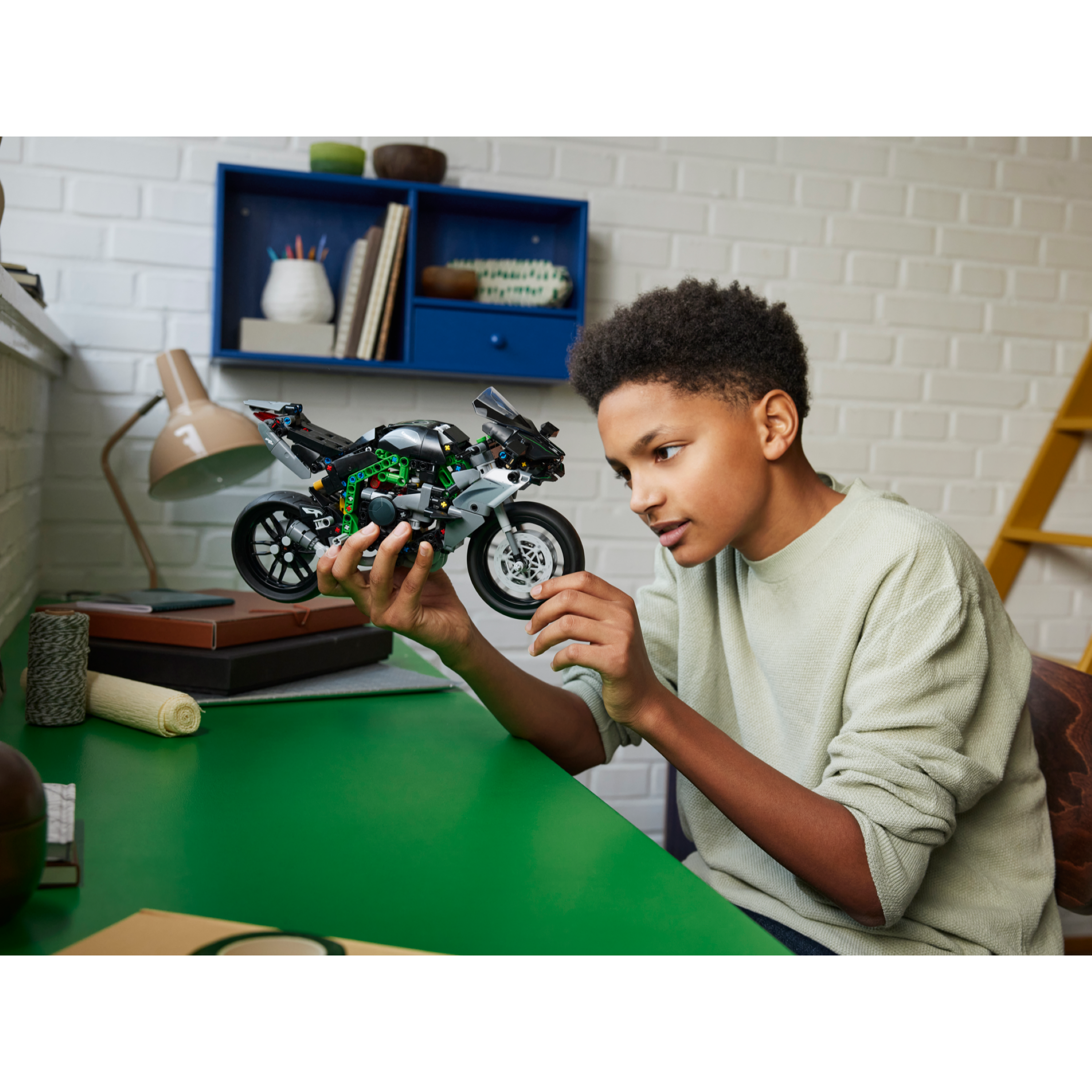 Kawasaki Ninja H2R Motorcycle - Image 6