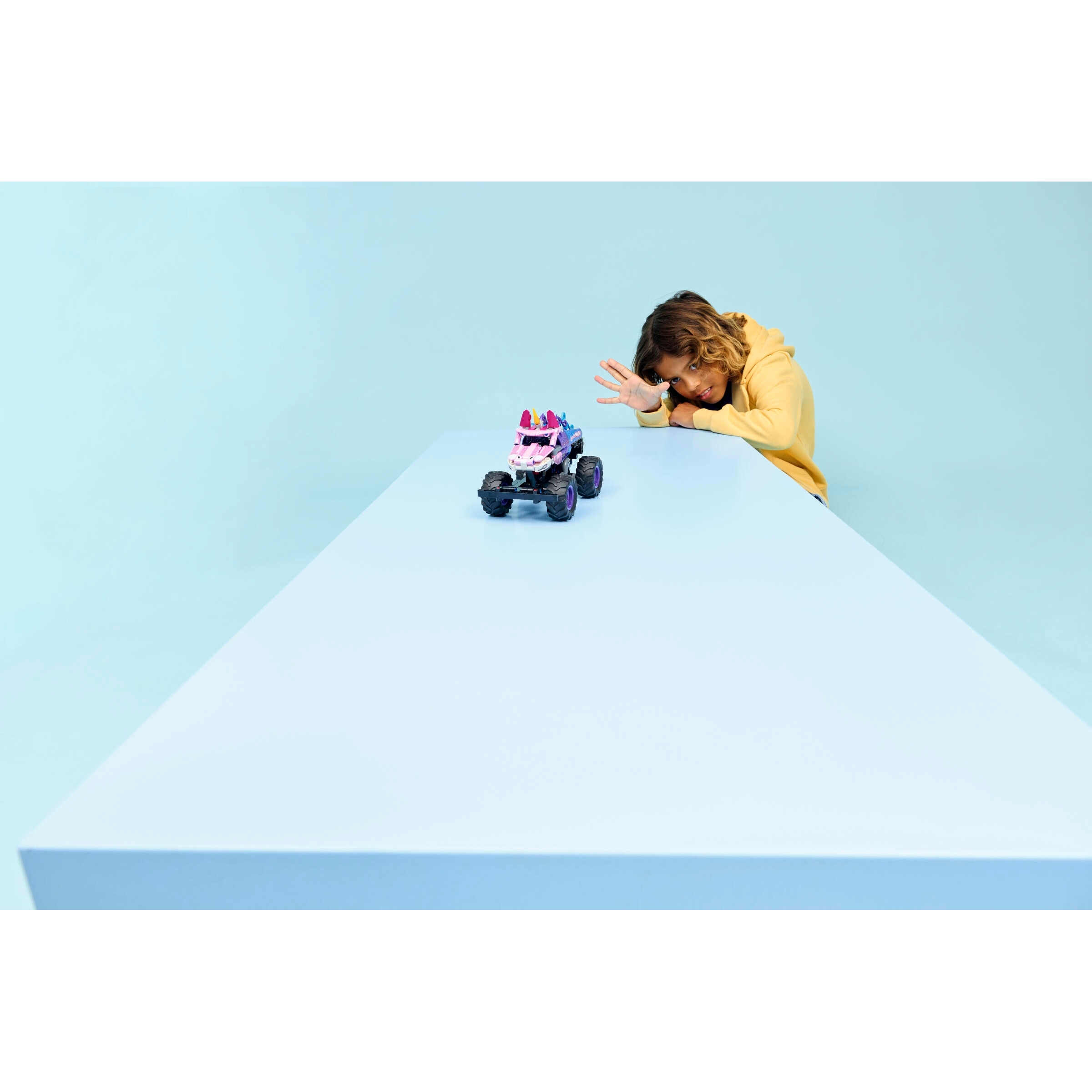 Monster Jam Sparkle Smash Pull-Back - Image 9