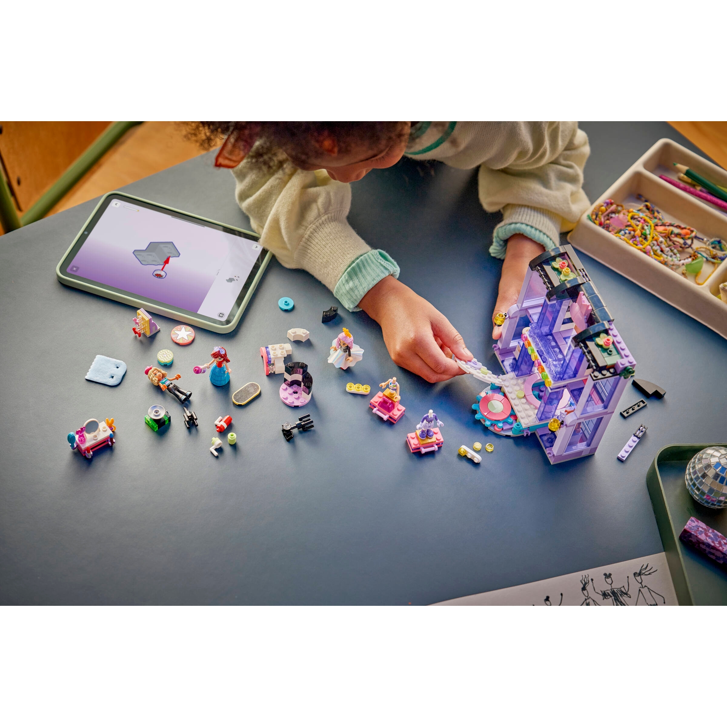 Heartlake City Fashion Show - Image 10