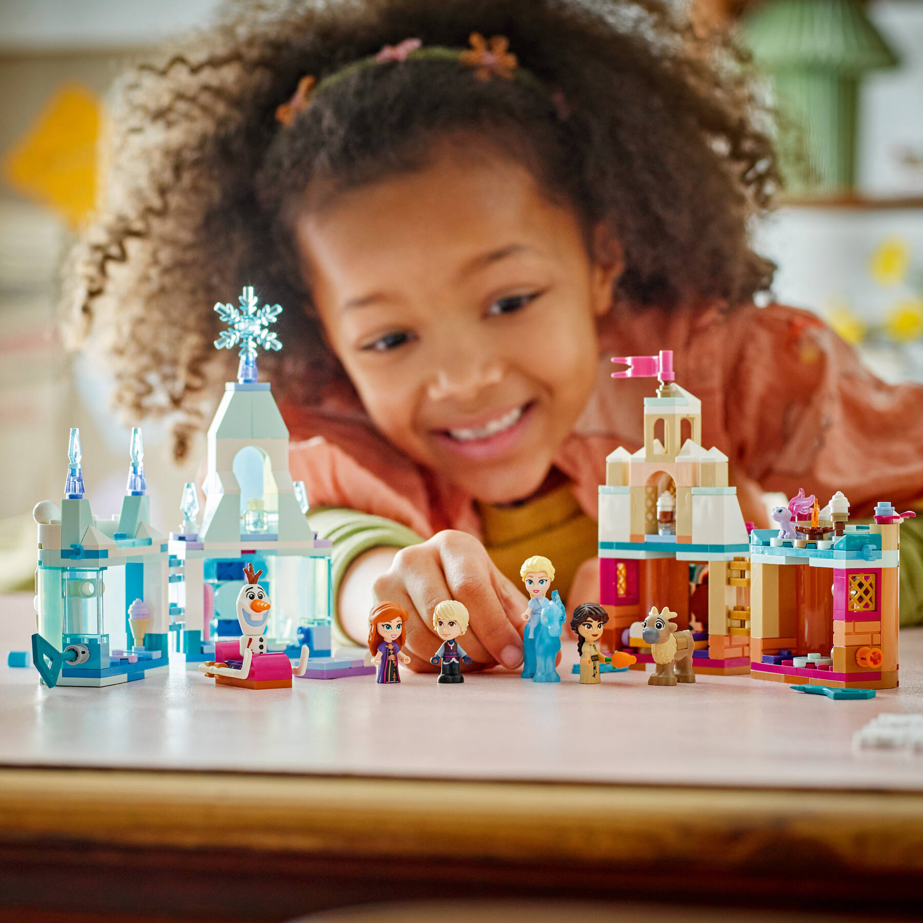 Mini Arendelle Castle & Elsa's Ice Palace - Image 8