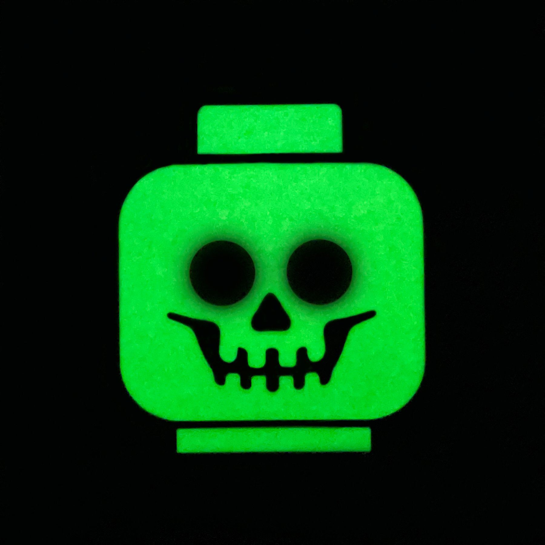 Skeleton Head Glow-In-The-Dark Bag Tag - Image 6