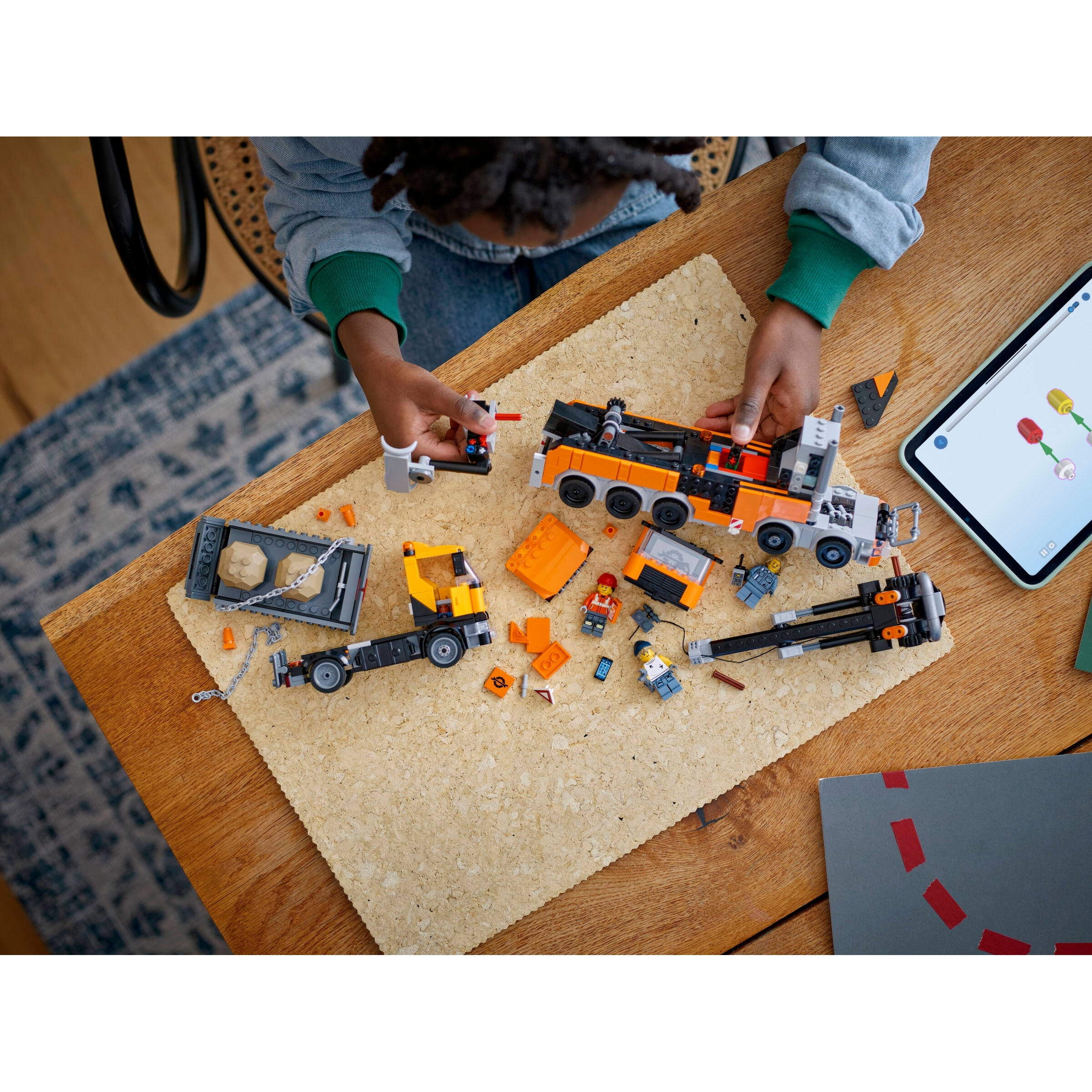 Heavy-Duty Recovery Tow Truck With Crane - Image 10