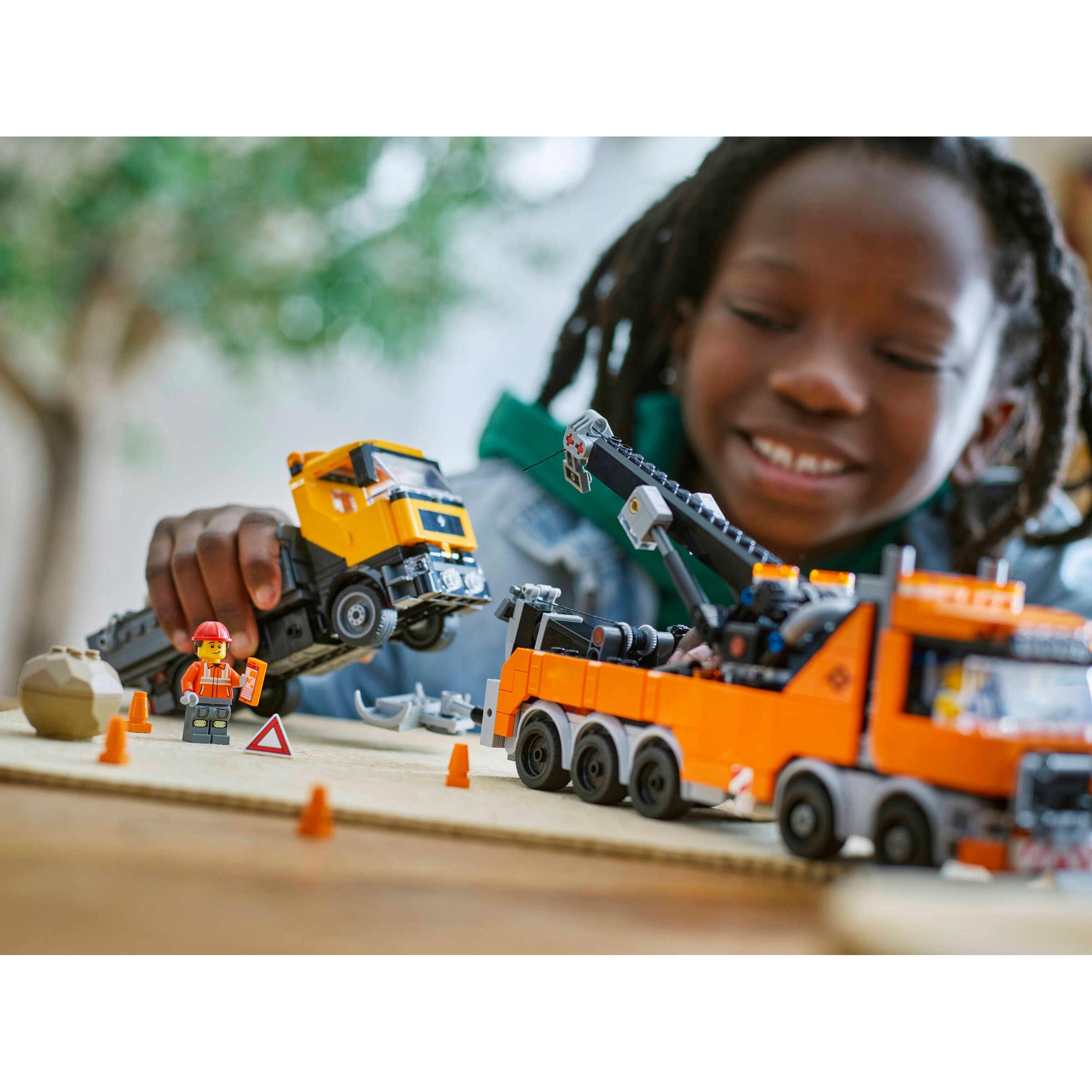 Heavy-Duty Recovery Tow Truck With Crane - Image 8