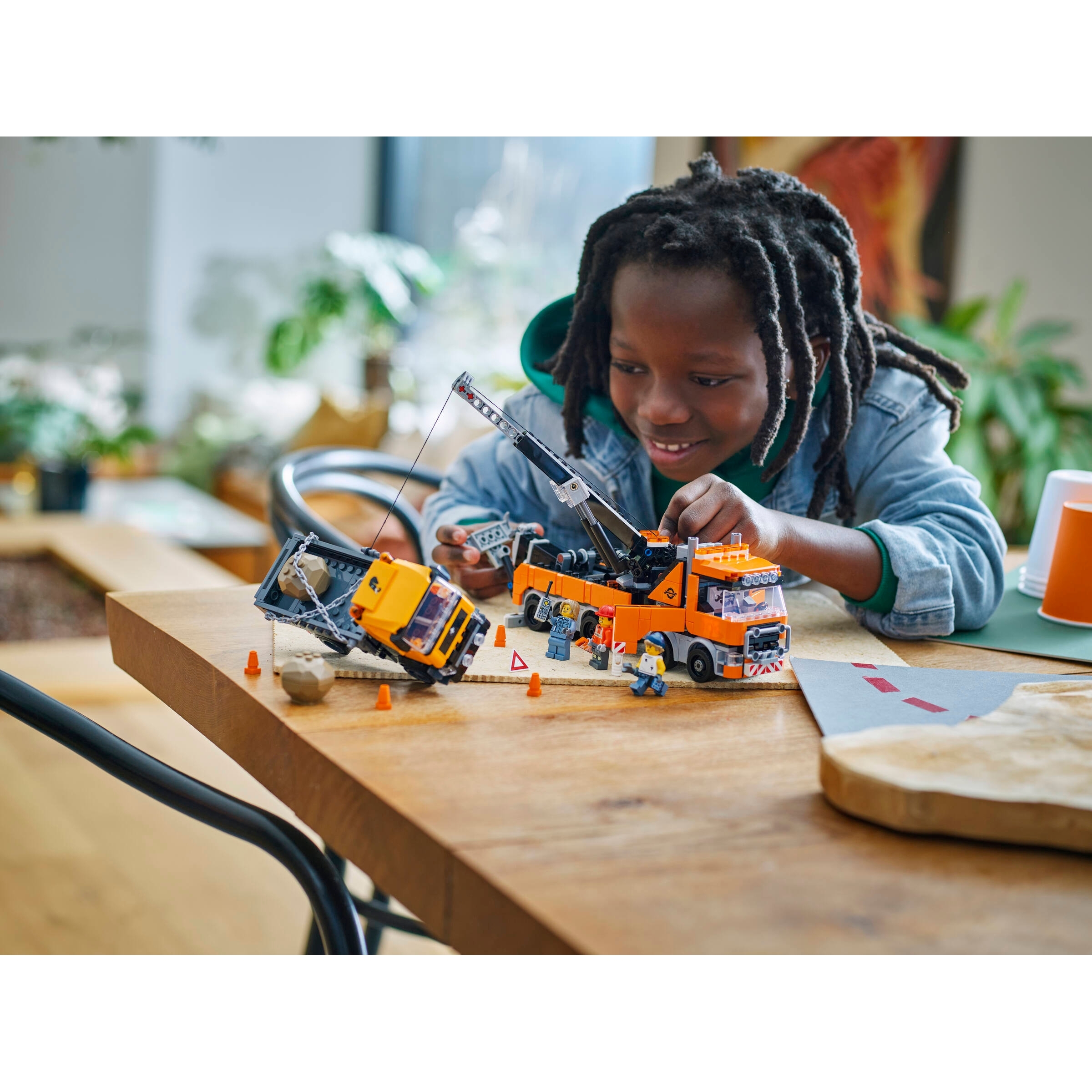 Heavy-Duty Recovery Tow Truck With Crane - Image 7