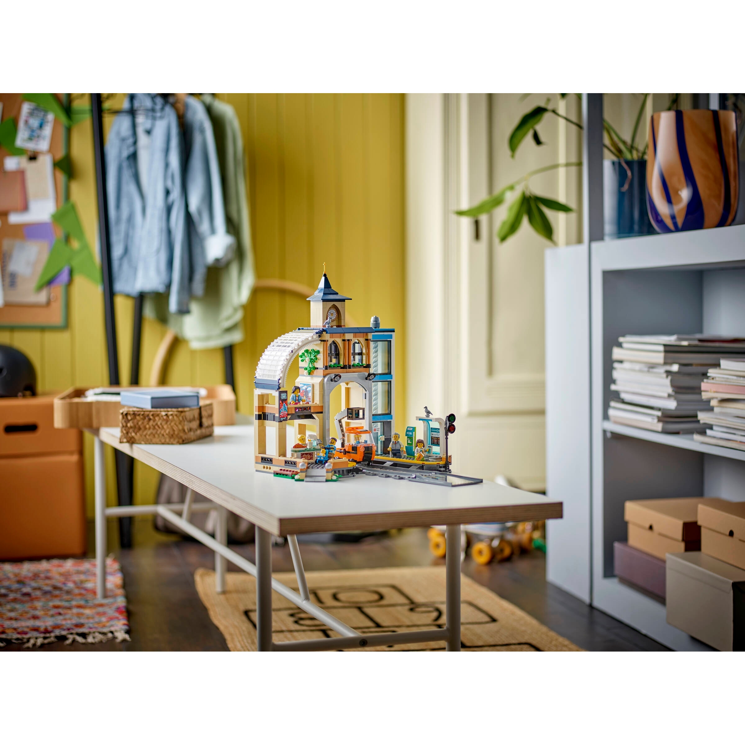 Central Train Station - Image 10