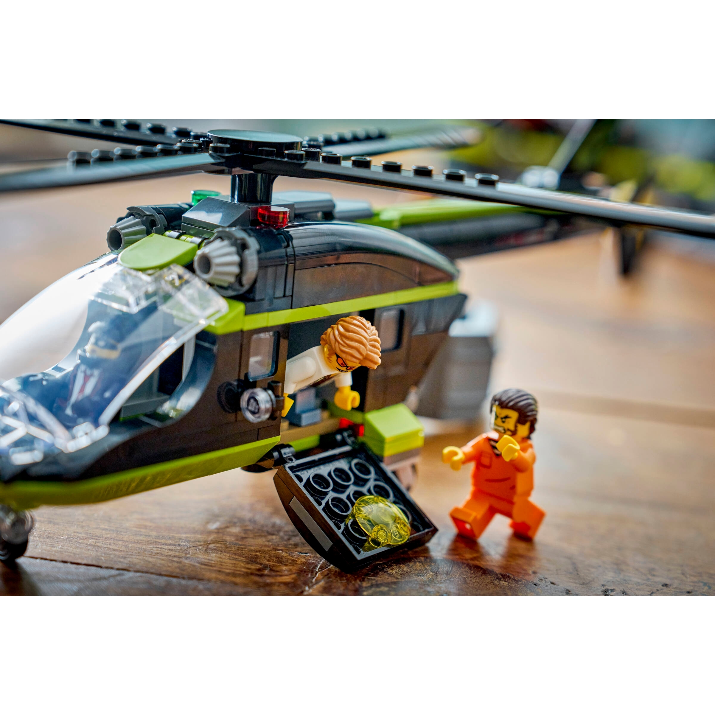 Police Train Heist - Image 15