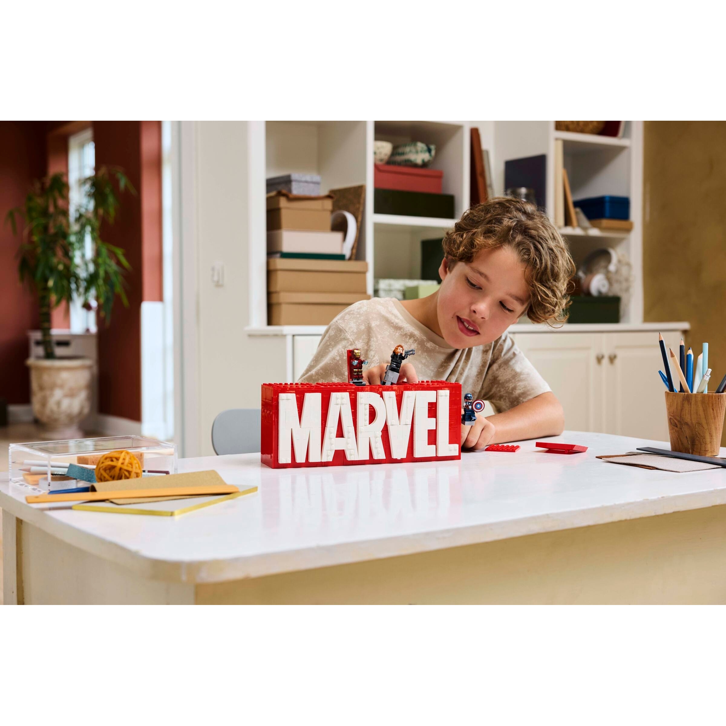 Marvel Logo & Minifigures - Image 7